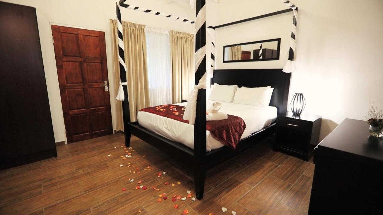 African Rest Lodge Barberton Esterno foto